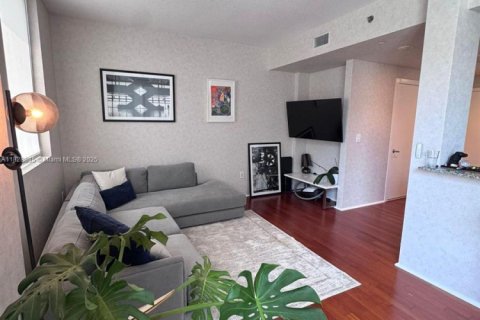 Condo in Miami, Florida, 1 bedroom  № 1937253 - photo 12