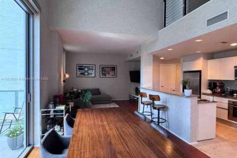 Condo in Miami, Florida, 1 bedroom  № 1937253 - photo 1