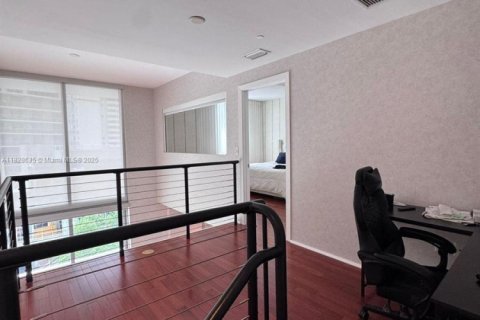 Condo in Miami, Florida, 1 bedroom  № 1937253 - photo 17
