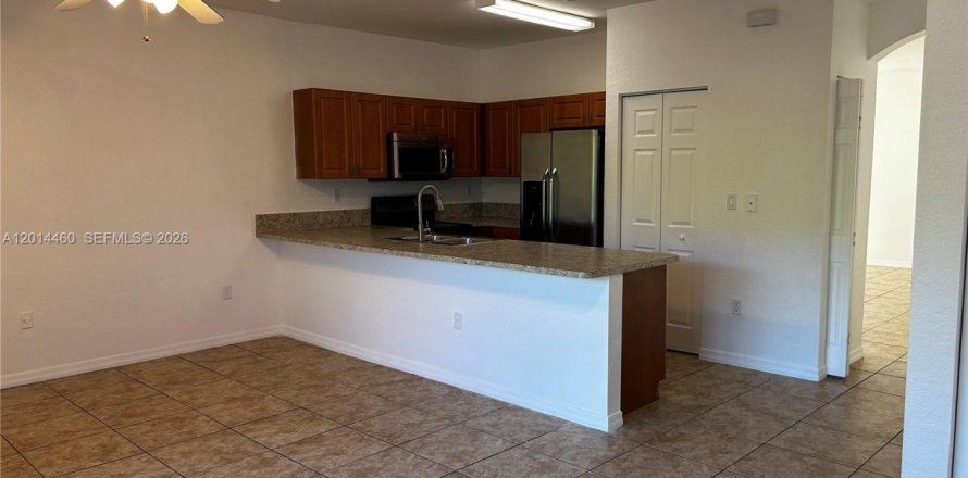 Touwnhouse à Miramar, Floride 3 chambres, 139.82 m2 № 2076455