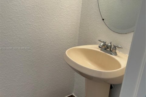Touwnhouse à louer à Miramar, Floride: 3 chambres, 139.82 m2 № 2076455 - photo 6