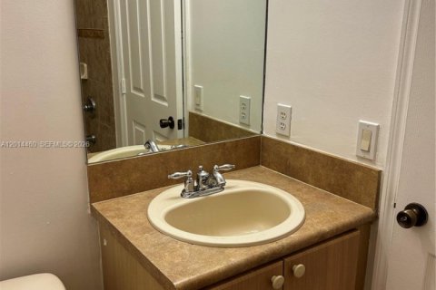 Touwnhouse à louer à Miramar, Floride: 3 chambres, 139.82 m2 № 2076455 - photo 11