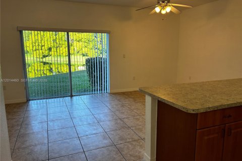 Touwnhouse à louer à Miramar, Floride: 3 chambres, 139.82 m2 № 2076455 - photo 4
