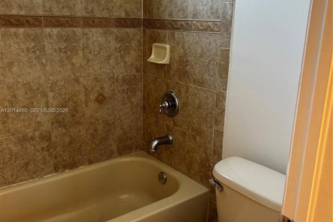 Touwnhouse à louer à Miramar, Floride: 3 chambres, 139.82 m2 № 2076455 - photo 16