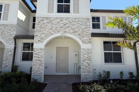 Снять в аренду таунхаус в Хомстед, Флорида 3 спальни, № 1939430 - фото 3