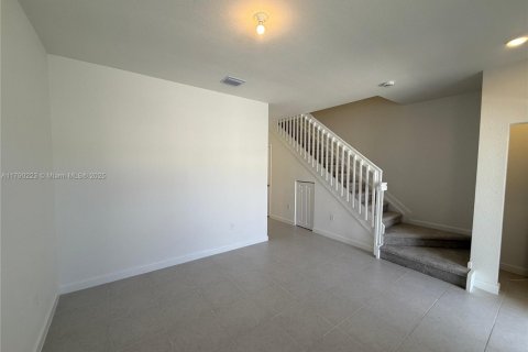 Снять в аренду таунхаус в Хомстед, Флорида 3 спальни, № 1939430 - фото 4