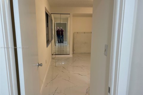 Condo in Miami, Florida, 2 bedrooms  № 1889364 - photo 29