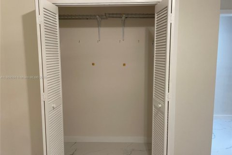 Condo in Miami, Florida, 2 bedrooms  № 1889364 - photo 28