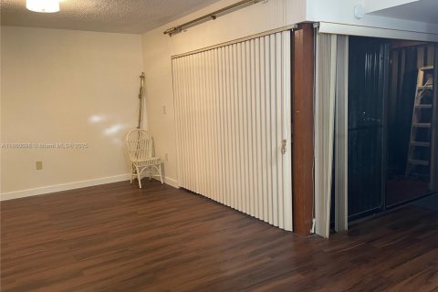 Condo in Miami, Florida, 2 bedrooms  № 1889364 - photo 13