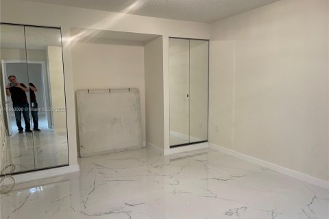 Condo in Miami, Florida, 2 bedrooms  № 1889364 - photo 30