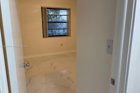 Condo in Miami, Florida, 2 bedrooms  № 1889364 - photo 23