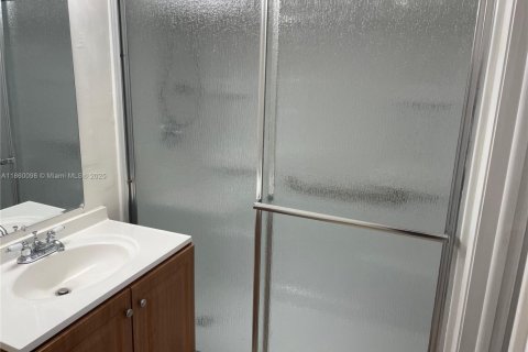 Condo in Miami, Florida, 2 bedrooms  № 1889364 - photo 11