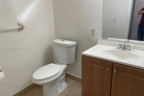 Condo in Miami, Florida, 2 bedrooms  № 1889364 - photo 10