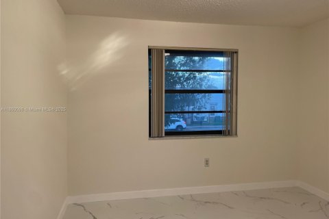 Condo in Miami, Florida, 2 bedrooms  № 1889364 - photo 25