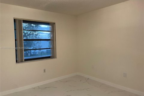 Condo in Miami, Florida, 2 bedrooms  № 1889364 - photo 24
