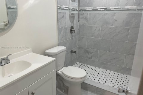 Condo in Miami, Florida, 2 bedrooms  № 1889364 - photo 19