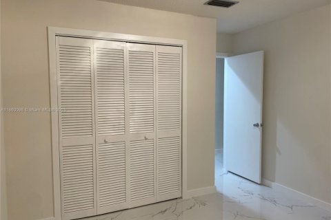 Condo in Miami, Florida, 2 bedrooms  № 1889364 - photo 27