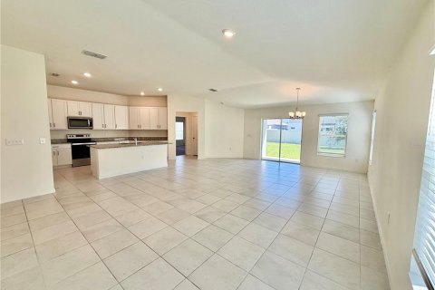 Villa ou maison à vendre à Haines City, Floride: 4 chambres, 184.23 m2 № 2429349 - photo 2