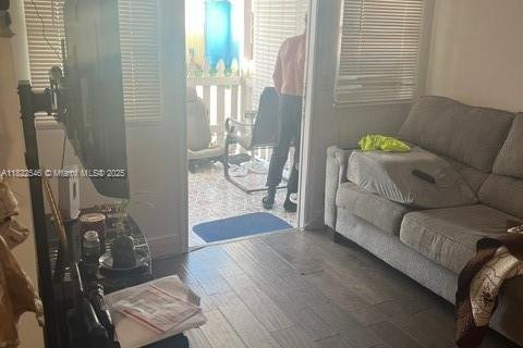 Apartment in Miami, Florida 1 bedroom, 870.77 sq.m. № 1938254 - photo 7