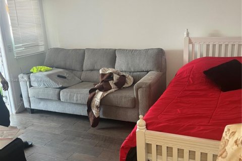 Apartamento en alquiler en Miami, Florida, 1 dormitorio, 870.77 m2 № 1938254 - foto 4