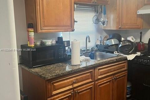 Apartamento en alquiler en Miami, Florida, 1 dormitorio, 870.77 m2 № 1938254 - foto 12