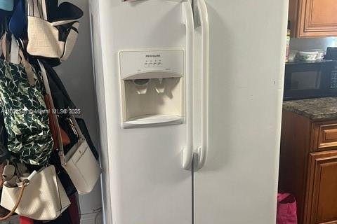 Apartamento en alquiler en Miami, Florida, 1 dormitorio, 870.77 m2 № 1938254 - foto 14