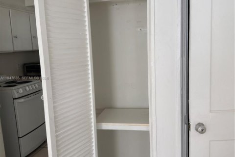 Снять в аренду коммерческую недвижимость в Холливуд, Флорида 270.44м2, № 2064605 - фото 15