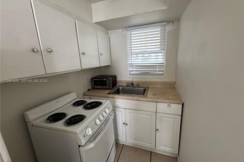 Снять в аренду коммерческую недвижимость в Холливуд, Флорида 270.44м2, № 2064605 - фото 8