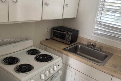 Снять в аренду коммерческую недвижимость в Холливуд, Флорида 270.44м2, № 2064605 - фото 10