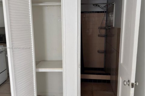 Снять в аренду коммерческую недвижимость в Холливуд, Флорида 270.44м2, № 2064605 - фото 16