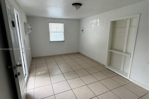 Снять в аренду коммерческую недвижимость в Холливуд, Флорида 270.44м2, № 2064605 - фото 7