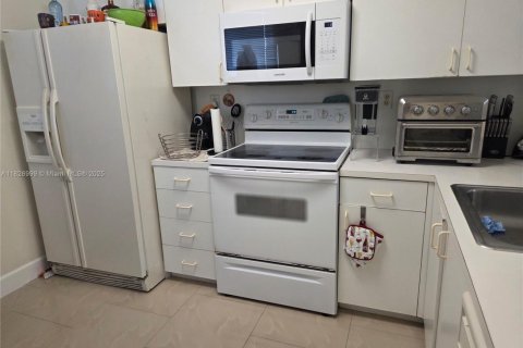 Купить кондоминиум в Дорал, Флорида 3 спальни, 104.05м2, № 1807807 - фото 3
