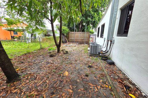 Casa en alquiler en Miami, Florida, 1 dormitorio, 186.27 m2 № 1739655 - foto 8