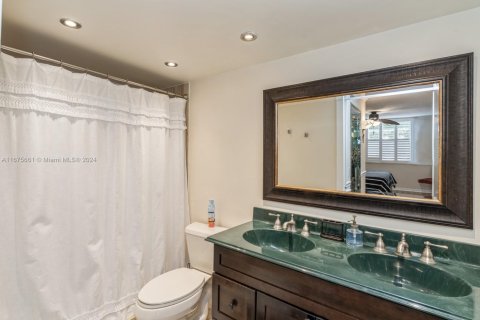 Condo in Aventura, Florida, 3 bedrooms  № 1399903 - photo 17