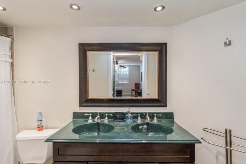 Condo in Aventura, Florida, 3 bedrooms  № 1399903 - photo 16