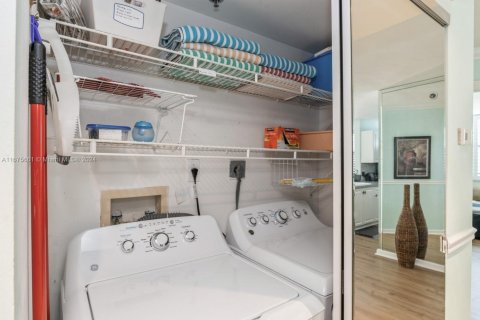 Condo in Aventura, Florida, 3 bedrooms  № 1399903 - photo 26