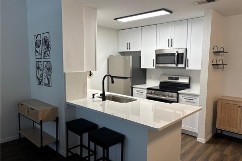 Condominio en venta en Lakewood Ranch, Florida, 1 dormitorio, 69.86 m2 № 2166015 - foto 3