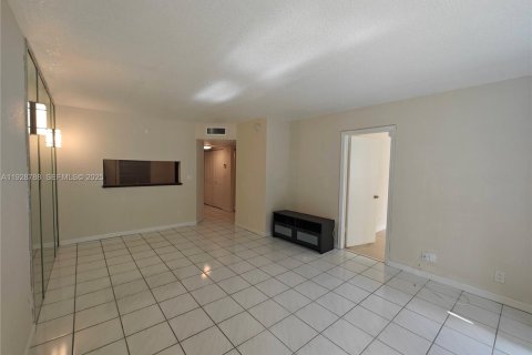 Condominio en alquiler en Coral Springs, Florida, 2 dormitorios, 74.79 m2 № 1992242 - foto 14