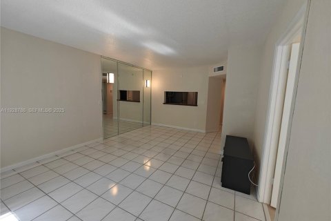 Condominio en alquiler en Coral Springs, Florida, 2 dormitorios, 74.79 m2 № 1992242 - foto 13