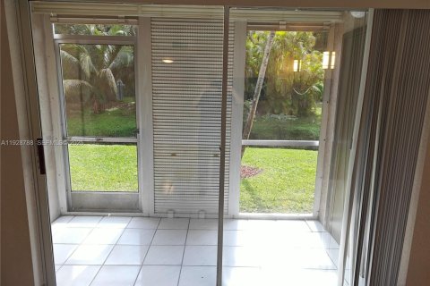 Condominio en alquiler en Coral Springs, Florida, 2 dormitorios, 74.79 m2 № 1992242 - foto 12