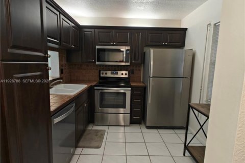 Condominio en alquiler en Coral Springs, Florida, 2 dormitorios, 74.79 m2 № 1992242 - foto 4