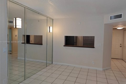 Condominio en alquiler en Coral Springs, Florida, 2 dormitorios, 74.79 m2 № 1992242 - foto 17