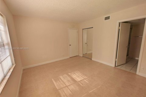 Condominio en alquiler en Coral Springs, Florida, 2 dormitorios, 74.79 m2 № 1992242 - foto 19