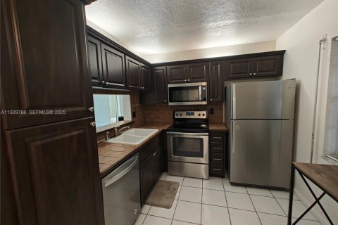 Condominio en alquiler en Coral Springs, Florida, 2 dormitorios, 74.79 m2 № 1992242 - foto 1