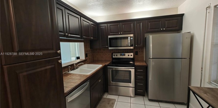 Condominio en Coral Springs, Florida, 2 dormitorios  № 1992242