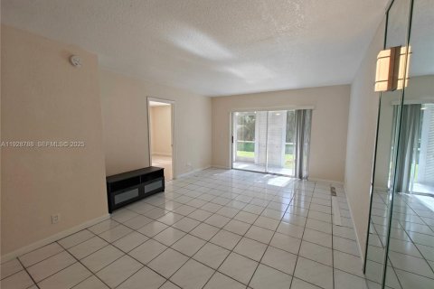 Condominio en alquiler en Coral Springs, Florida, 2 dormitorios, 74.79 m2 № 1992242 - foto 10