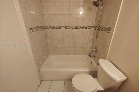 Condominio en alquiler en Coral Springs, Florida, 2 dormitorios, 74.79 m2 № 1992242 - foto 29