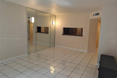 Condominio en alquiler en Coral Springs, Florida, 2 dormitorios, 74.79 m2 № 1992242 - foto 16