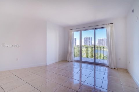 Condo in Aventura, Florida, 2 bedrooms  № 2046734 - photo 8