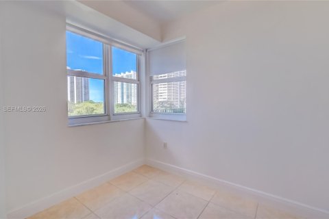 Condo in Aventura, Florida, 2 bedrooms  № 2046734 - photo 23